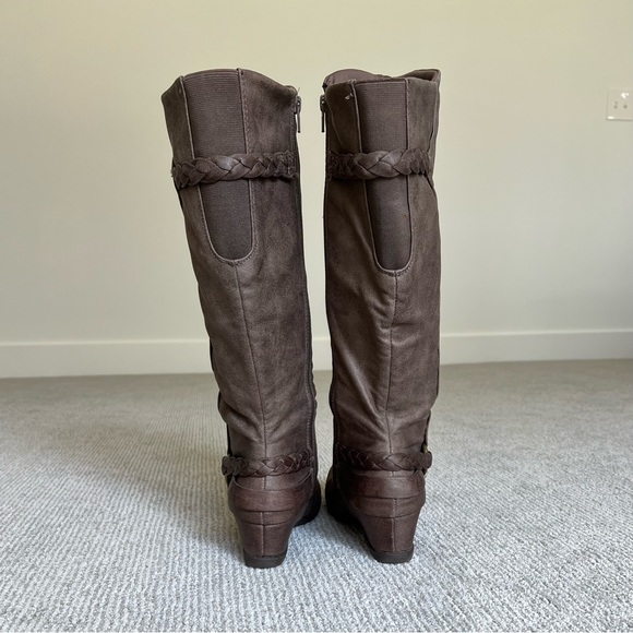 Like new knee high riding boots - Picture 3 of 4